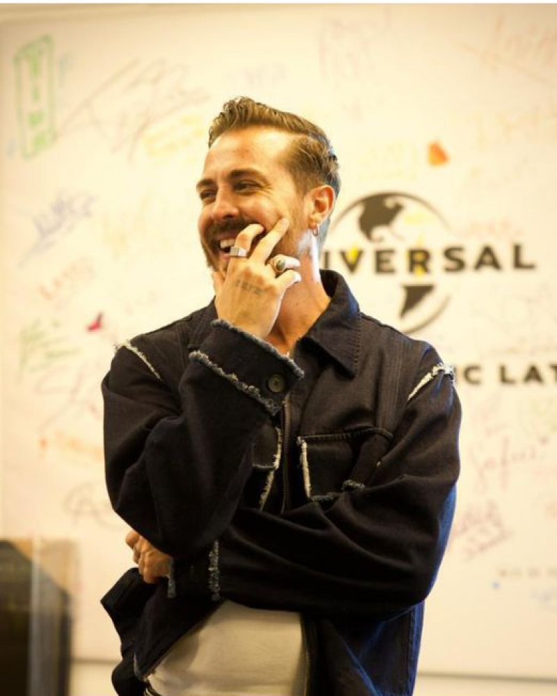 Llane inicia una nueva era: Firma con Universal Music Group